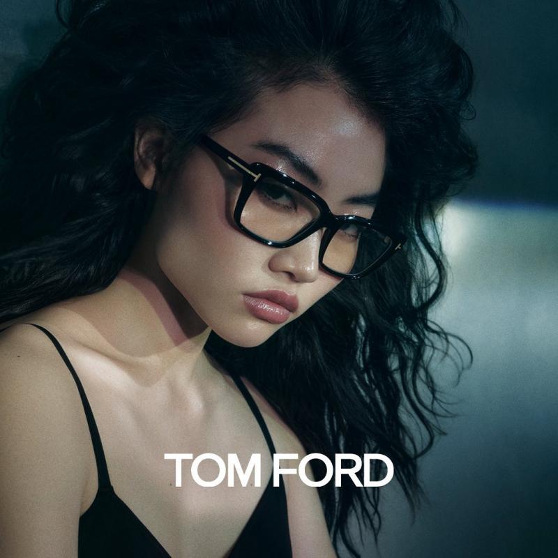 Tom Ford FT5894-B Noir brillant | Lunettes œil-de-chat noires chic
