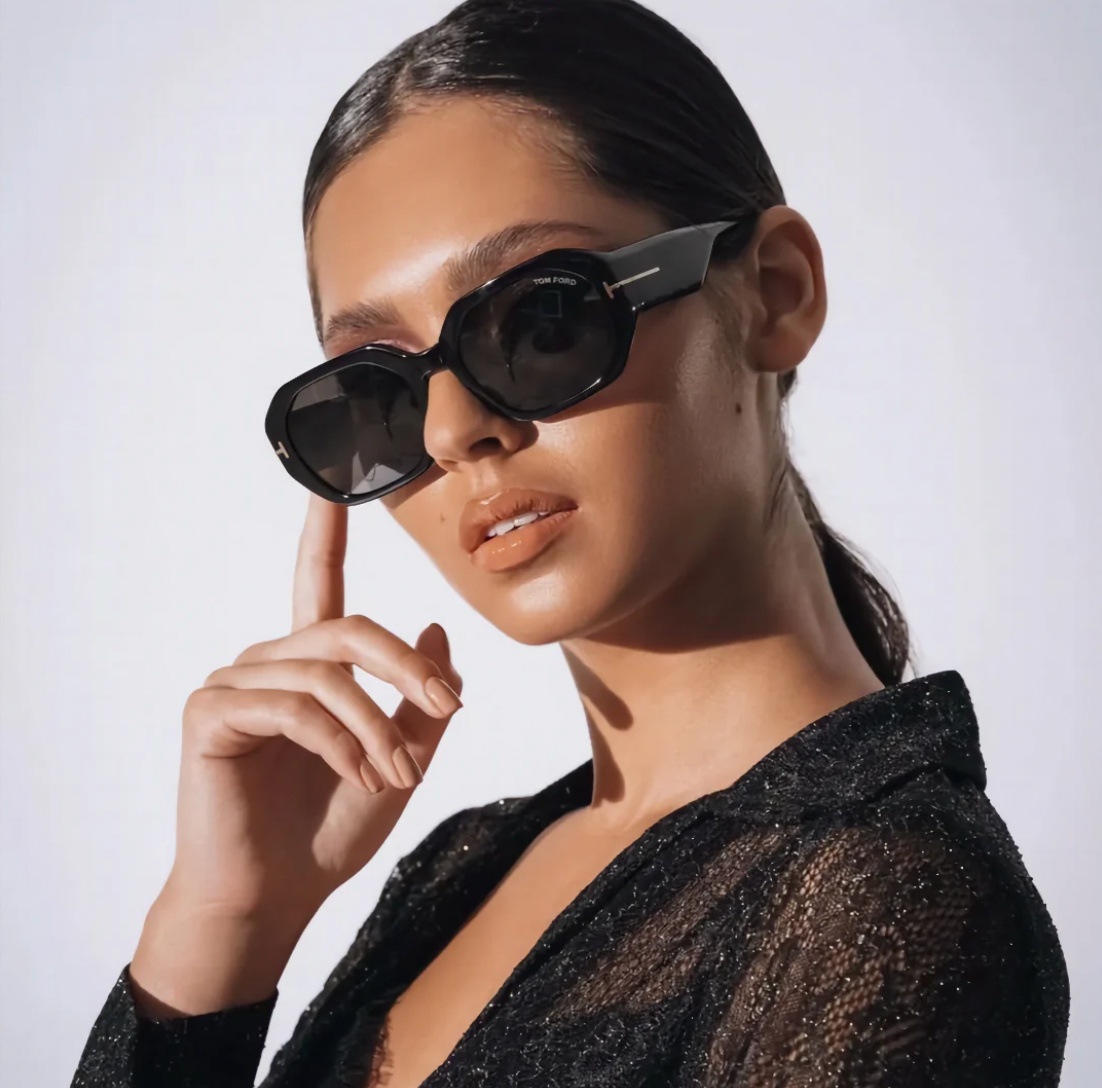 Tom Ford Veronique‑02 FT091701A Sunglasses Black / Smoke